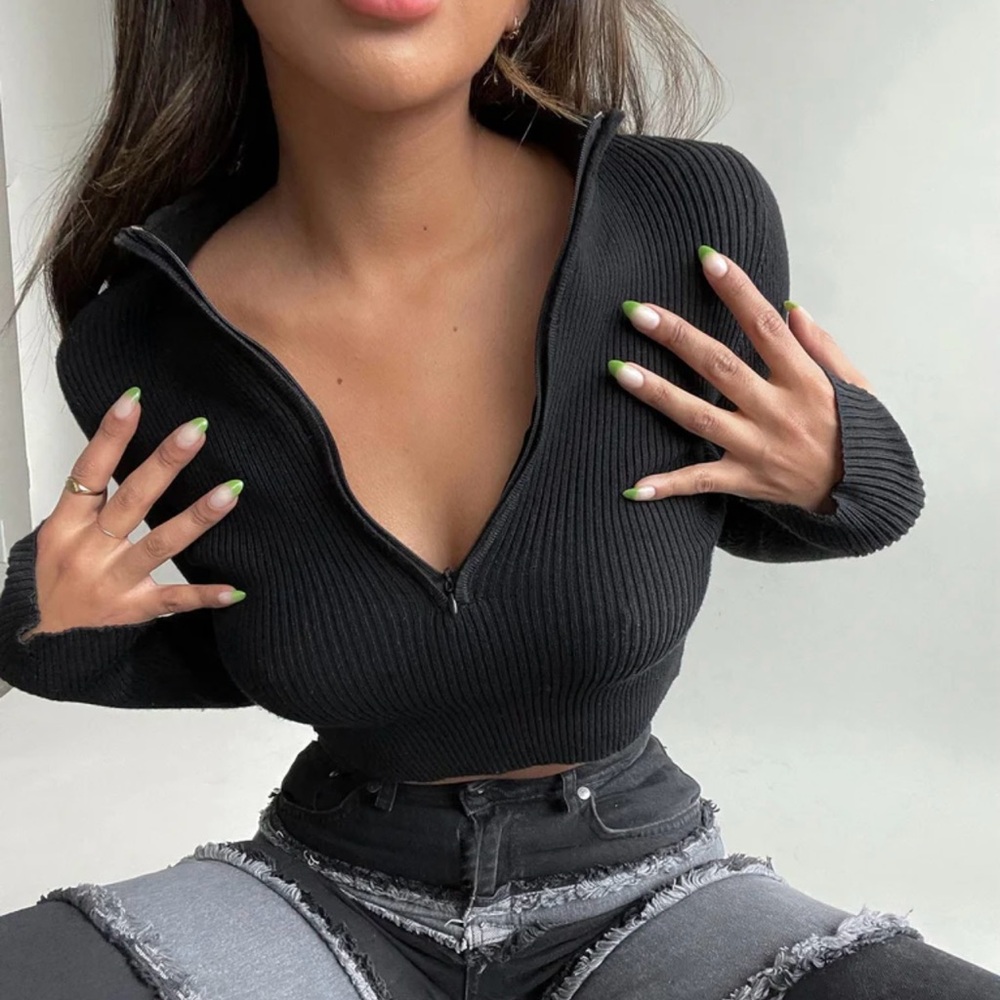 Cropped Long Sleeve Zipper Top Black
